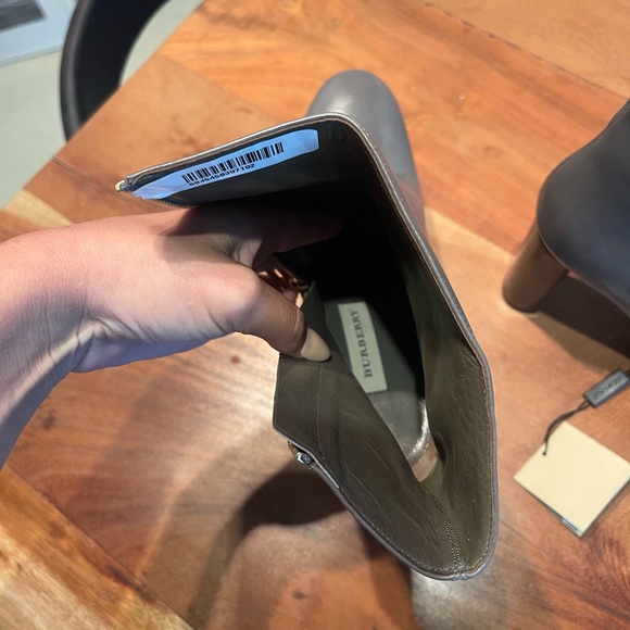 BURBERRY Boots Size 39.5 - never been worn - Picture 4 of 4